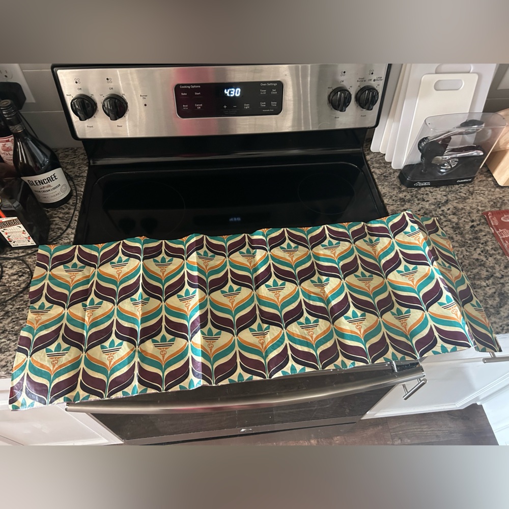 Removing Listing Soon - Gucci x Adidas Collab Merchandise Gift Wrap - Picture 3 of 12